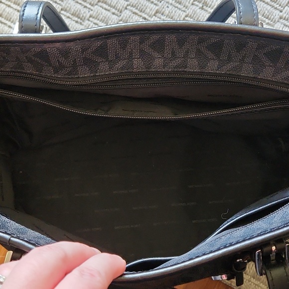 Michael Kors Black Jet Set Tote Bag - Picture 3 of 11